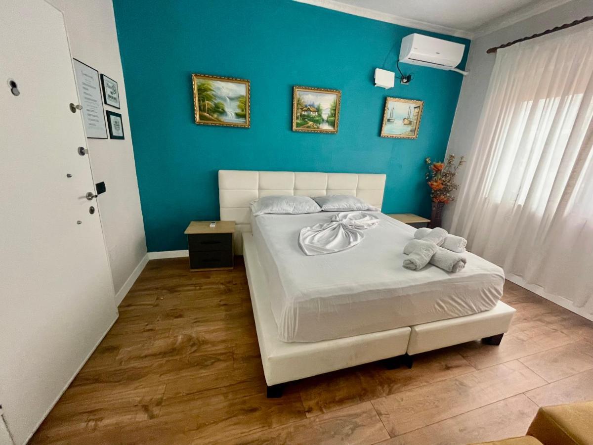 Central Room Private Entry And Bathroom Тирана Екстер'єр фото