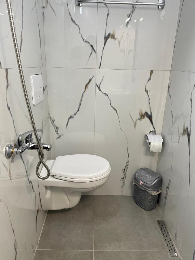Central Room Private Entry And Bathroom Тирана Екстер'єр фото